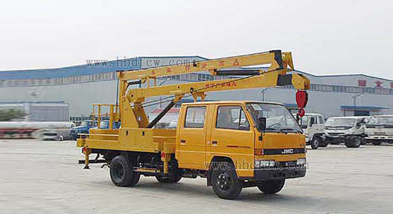 曲臂式汽車升降平臺(tái)